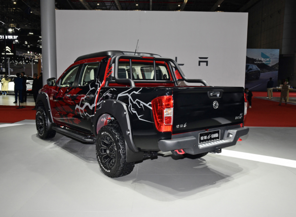 日產技術,達喀爾塗裝,絞盤涉水喉都有!這款柴油越野皮卡有點強 日產技術,達喀爾塗裝,絞盤涉水喉都有!這款柴油越野皮卡有點強