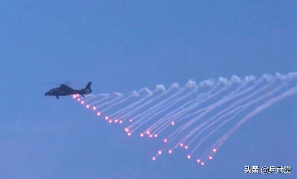 直19可攜帶48枚干擾彈?機身右側4組發射器,堪稱國產版“長弓” 直19可攜帶48枚干擾彈?機身右側4組發射器,堪稱國產版“長弓”