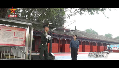 10斤重的啞鈴、日練1300次……這是國旗護衛隊的“日常” 10斤重的啞鈴、日練1300次……這是國旗護衛隊的“日常”