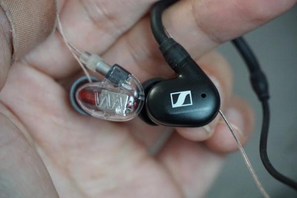 媽媽，我看到了有線耳塞未來的樣子