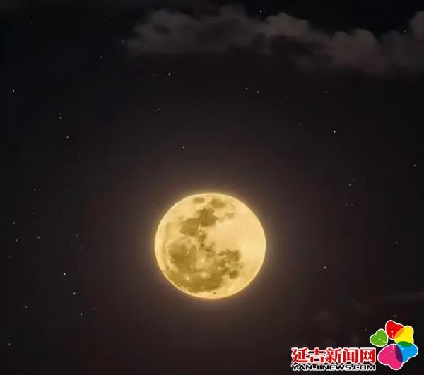 中秋之夜延吉人的朋友圈 月出驚豔