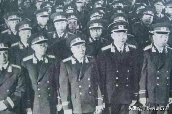 1960年,詹才芳中將路過南京,許世友敬了個軍禮:熱烈歡迎老首長 1960年,詹才芳中將路過南京,許世友敬了個軍禮:熱烈歡迎老首長