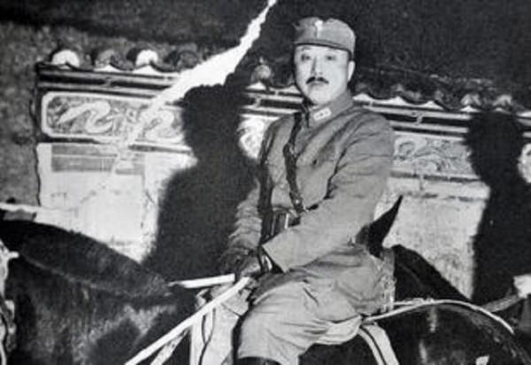 毛主席問衛立煌：驢是先邁左腳還是右腳？衛起先不懂，後猛然醒悟