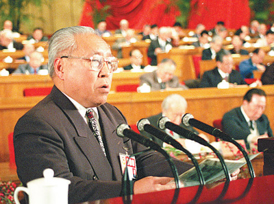 他24歲工作,30歲成為縣委書記,56歲任省委書記,被譽為草鞋書記 他24歲工作,30歲成為縣委書記,56歲任省委書記,被譽為草鞋書記