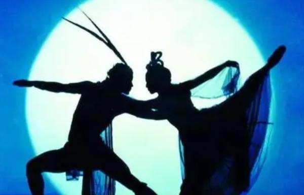 石鐘琴：因飾演“白毛女”紅極一時，32歲結婚，一生熱愛舞蹈事業