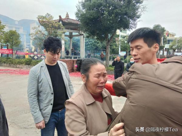 他與親人走散三十年，直到自己的出現，父母才發現他們認錯了兒子