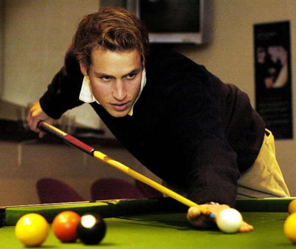 凱特年輕時梨渦淺淺，笑起來很美，如今梨渦變溝壑，王子也禿了頭