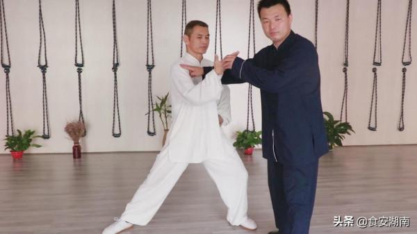 太極拳中的防守反攻——太極雲手，貼近實戰中是怎樣施展的？