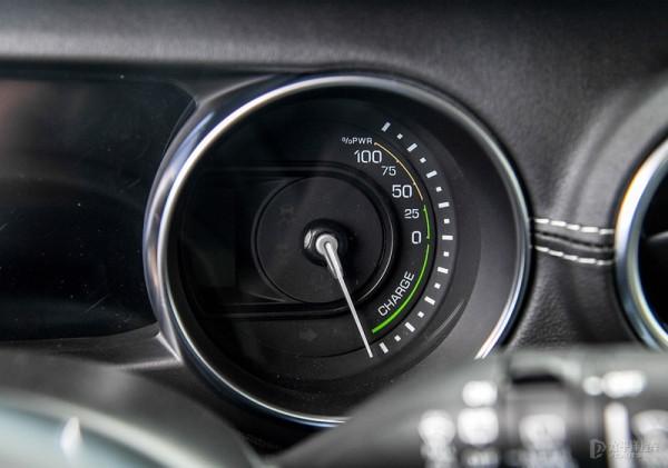 沒想到，加了電之後的牧馬人，變得更生猛了