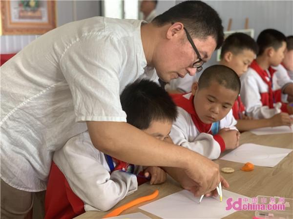 捏麵塑傳非遺，鄉村“復興少年宮”裡別樣過中秋