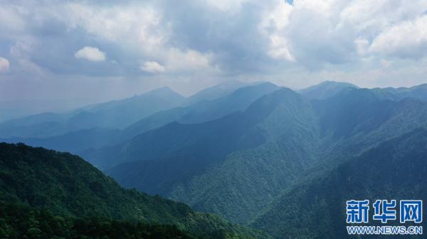 鍾靈毓秀羊獅慕 山風清涼引客來