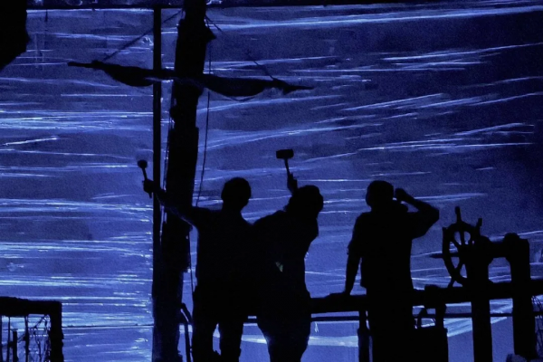 上海有棟“神秘”大廈，每晚都在上演一千零一夜