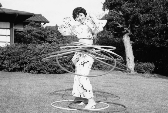 1945年，連長愛上日本女戰俘，30多年後，兩人孩子繼承上億家產