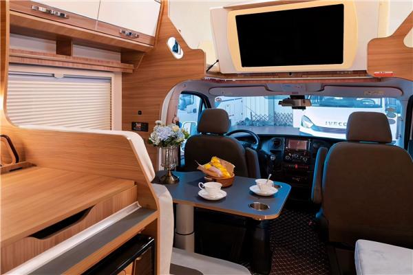 新款亞特Y8紀念版依維柯無拓展房車,超大空間滿足五人出行 新款亞特Y8紀念版依維柯無拓展房車,超大空間滿足五人出行