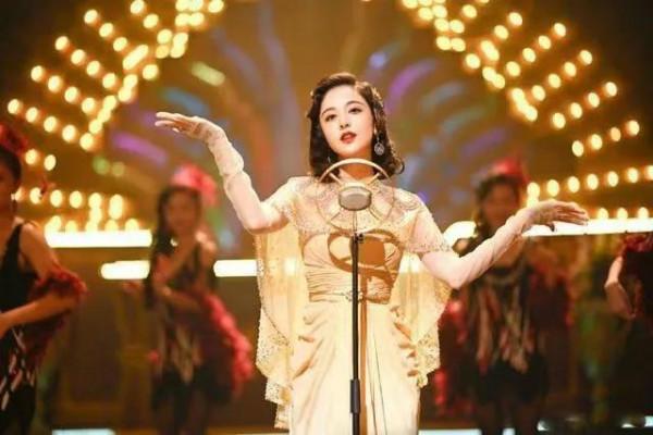 《十二譚》首播槽點滿滿，娜扎著旗袍洋裝上陣很養眼，氣質高雅