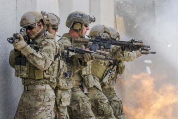 為什麼總感覺美國大兵在戰爭時候都愛戴著墨鏡打仗,耍酷的嗎? 為什麼總感覺美國大兵在戰爭時候都愛戴著墨鏡打仗,耍酷的嗎?