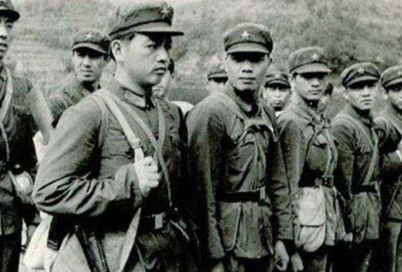 雙槍老太婆被判槍決，周總理親自出面求情，主席：善待她的家人