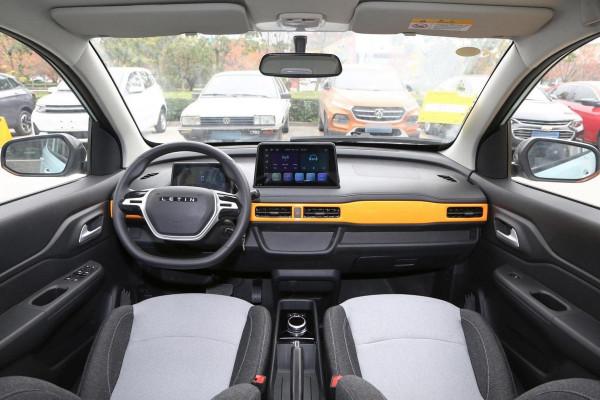 售價5.69萬續航300km,測評雷丁芒果,到底適不適合家用? 售價5.69萬續航300km,測評雷丁芒果,到底適不適合家用?