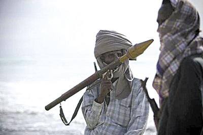 索馬利亞海盜最丟臉的一次搶劫：挾持貨船2年沒人來贖，還要養人質