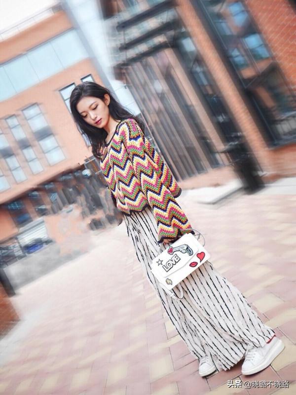 奔五奔六的女人，少穿這3種“顯老色”！顯老又土氣，看著很廉價