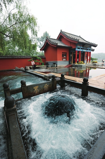 墨泉再現“一泉成河” 墨泉再現“一泉成河”