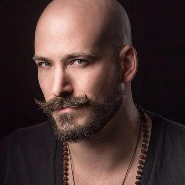 鼻毛長到“竄”出來，賊尷尬！該不該拔掉它？醫生給您科學建議