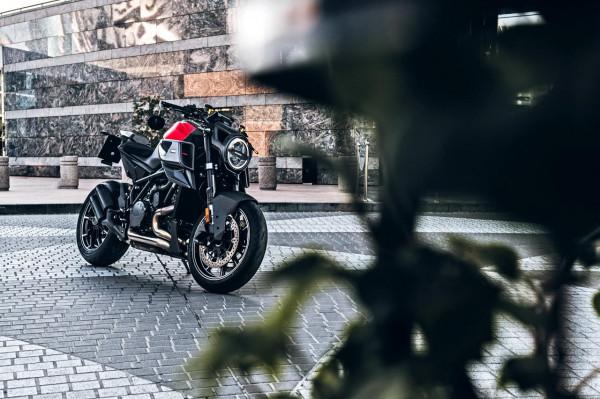 KTM - Brabus 博速 1300 R 戶外特寫