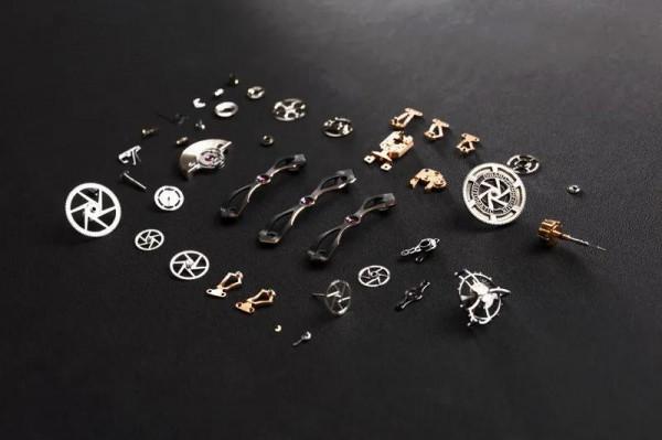 金橋系列最終曲：Girard-Perregaux呈現三飛橋陀飛輪腕錶