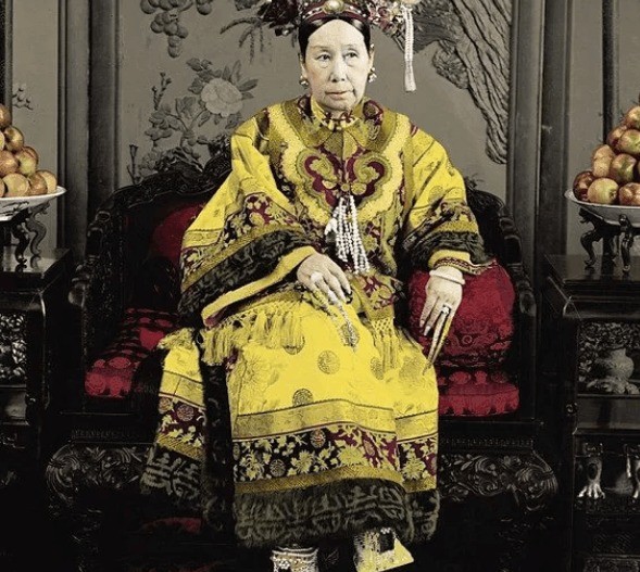 先做土匪，後挖慈禧陵墓的孫殿英，兒子成為了萬人仰仗的大人物