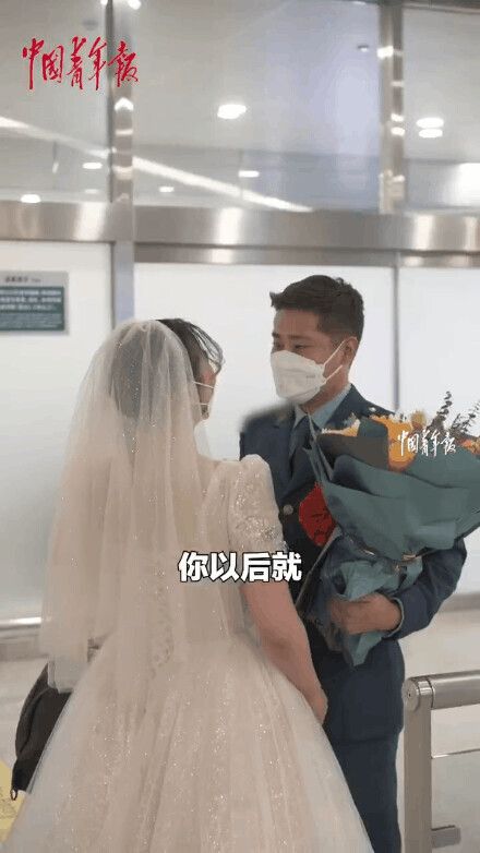 從玩泥巴到穿婚紗的愛情！網友：原來看別人幸福也能感動到哭