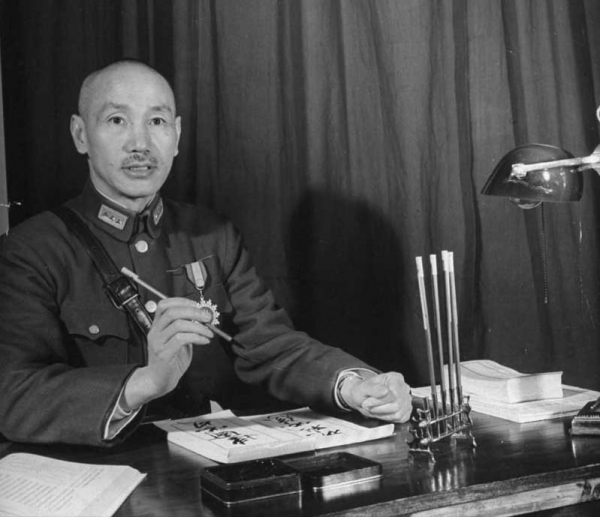 張靈甫身亡，蔣介石將湯恩伯打得滿臉血，還在他死後說：死了也好