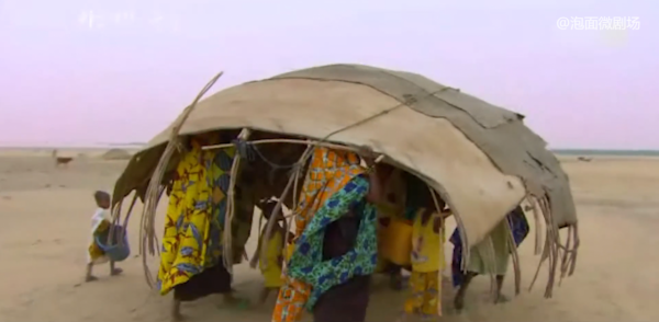 非洲原始部落以厚嘴唇為美，嘴唇越厚、越黑，地位就越高！紀錄片