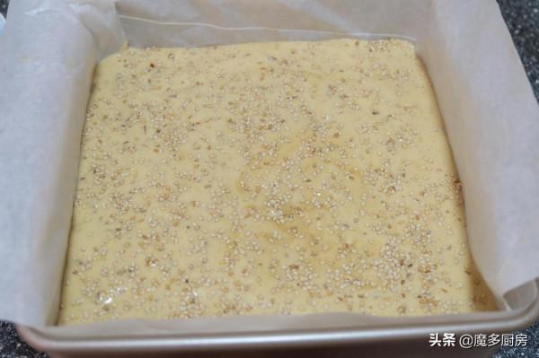 想吃棗糕不用買，甜而不膩做法簡單，5個雞蛋1碗麵粉做一盤，好吃