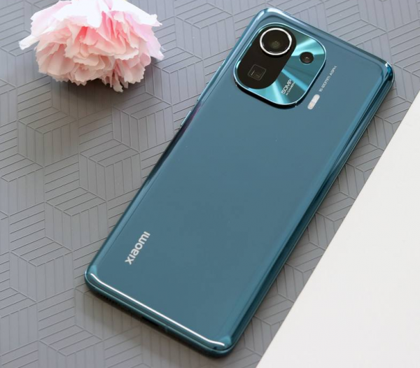 放棄華為，選這3款價效比高的手機，僅需一半價格，還能再用三年