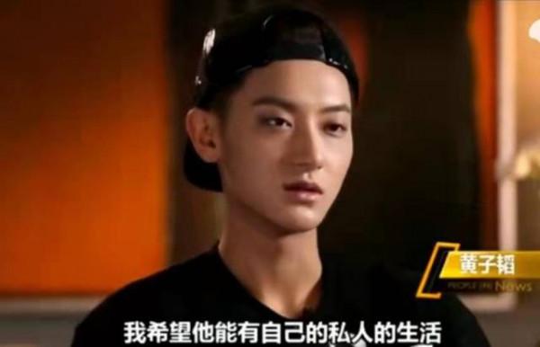 黃子韜：成名後不忘本，把啞巴發小留身邊，還出錢給他開咖啡店