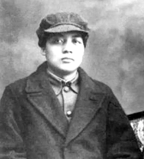 75年中央派人到新疆慰問，毛主席囑託：請放一束野花到我弟弟墓前