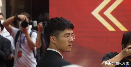 身高不夠顏值來湊，這些男星身高“半殘廢”，但卻帥了幾十年