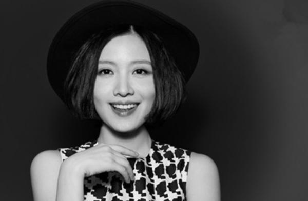 2015年姚貝娜去世，葬禮上那英哭成淚人卻被罵，當年兩人有何恩怨