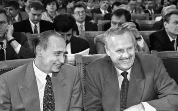 1997年，普京偷偷送葉利欽“死對頭”出國，曝光後，卻被委以重任