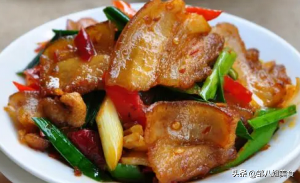 做回鍋肉，別隻會用醬油，牢記多放&OpenCurlyDoubleQuote;2個料&rdquo;，香味濃更正宗