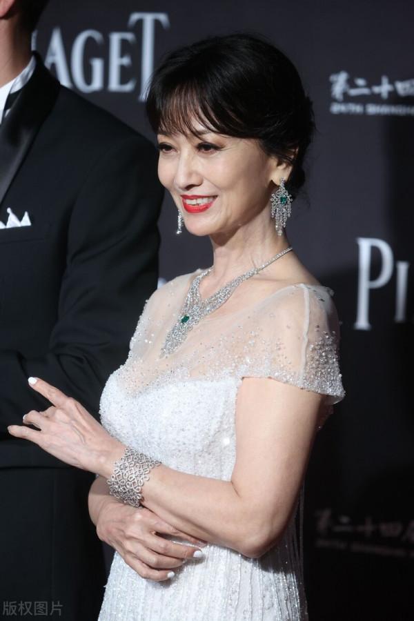 2021了，趙雅芝還這麼努力，我有啥理由躺平