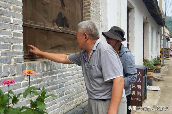 河南大叔供銷社裡賣貨55年，一擔兩筐走遍全鄉，商店模樣70年沒改