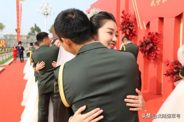 撒糖了!特戰旅的這場集體婚禮,超甜、超美、超浪漫…… 撒糖了!特戰旅的這場集體婚禮,超甜、超美、超浪漫……