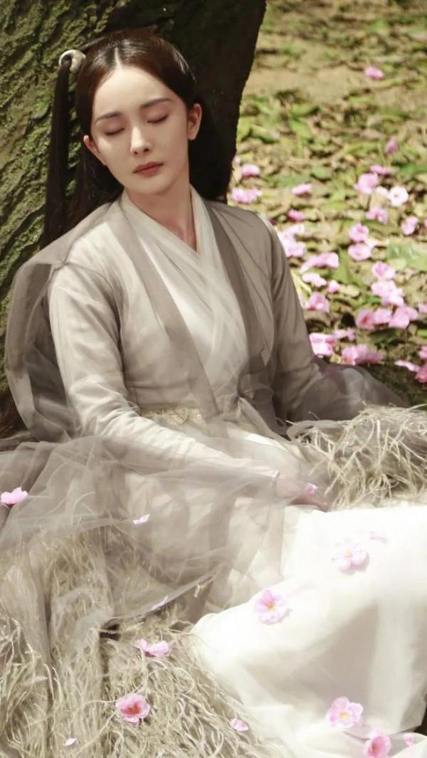 楊冪在《三生三世十里桃花》裡的唯美服飾造型，你喜歡哪一款？