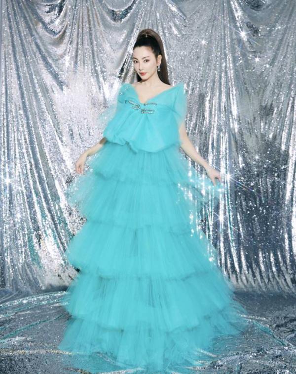 明星造型“尷尬史”:有人像荷包蛋,有人醜似女巫,有人老10歲 明星造型“尷尬史”:有人像荷包蛋,有人醜似女巫,有人老10歲