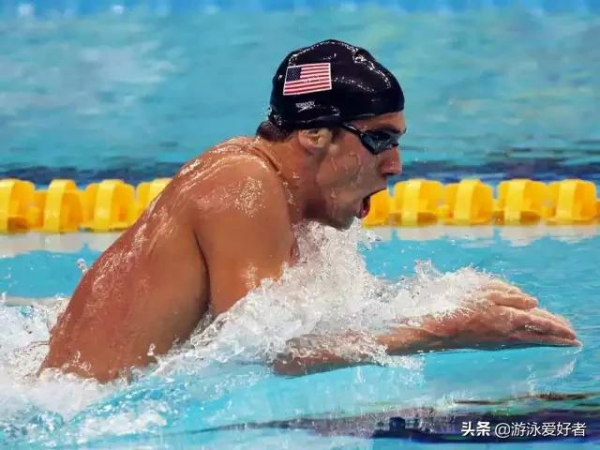 蛙泳運動員身體拉出水面那麼多，怎麼做到的？