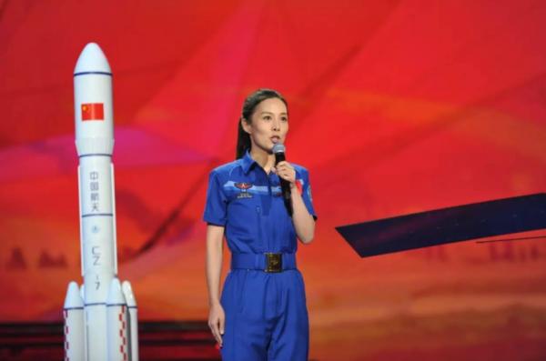 美女航天員王亞平火了,與神舟12號“失之交臂”,是學生該追的星 美女航天員王亞平火了,與神舟12號“失之交臂”,是學生該追的星