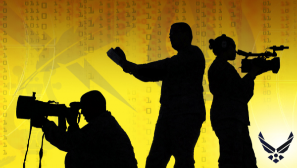 美國空軍公共事務局，野戰攝影的起源地，穿軍裝的PPT軟體使用者