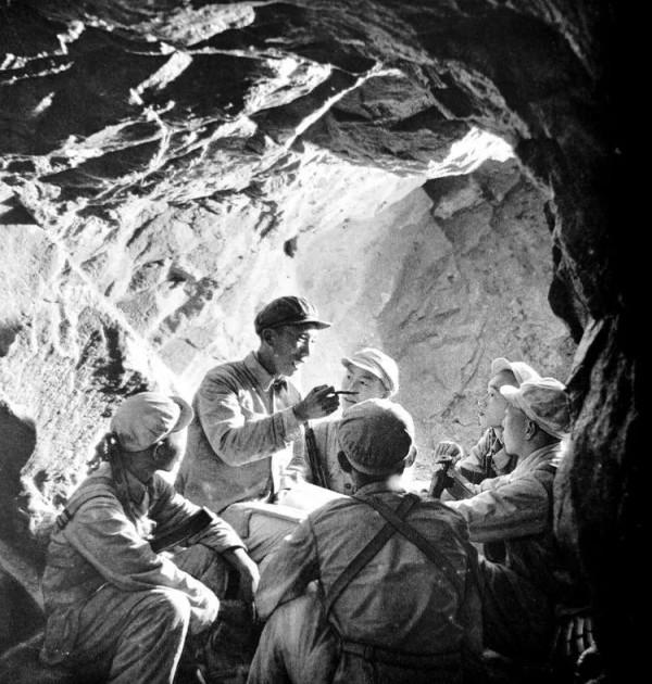 “一把炒麵，一把雪”的志願軍靠什麼打贏了朝鮮戰爭？就憑這些