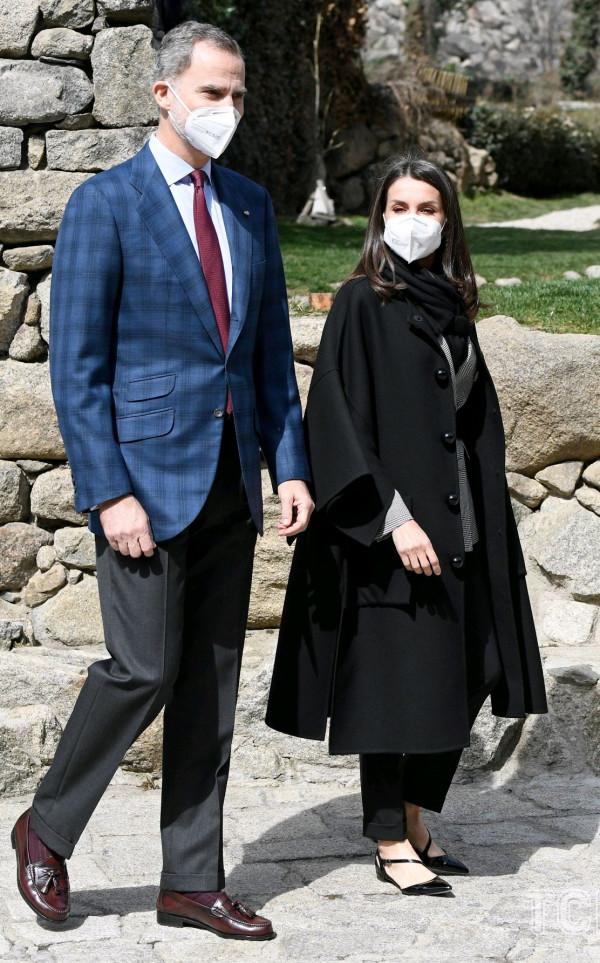 降溫怎麼穿搭?西班牙王后抗凍有一套,時尚並不意味著一定露腿 降溫怎麼穿搭?西班牙王后抗凍有一套,時尚並不意味著一定露腿